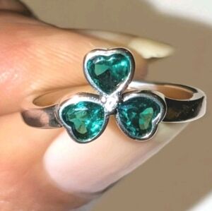 Womens S925 Sterling silver Emerald Birthstone Lucky 3 Leaf Clover Heart Ring6